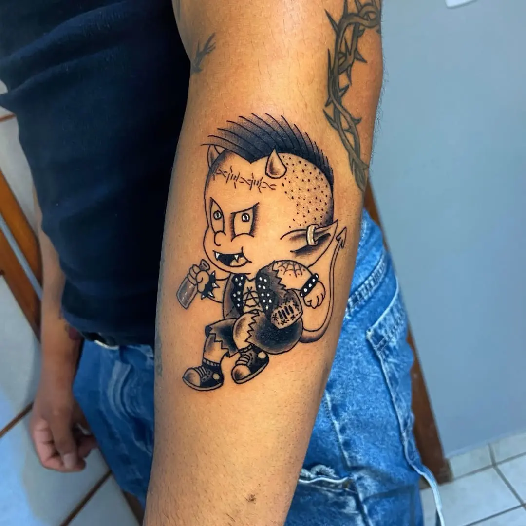 Boneco old school no antebraço
