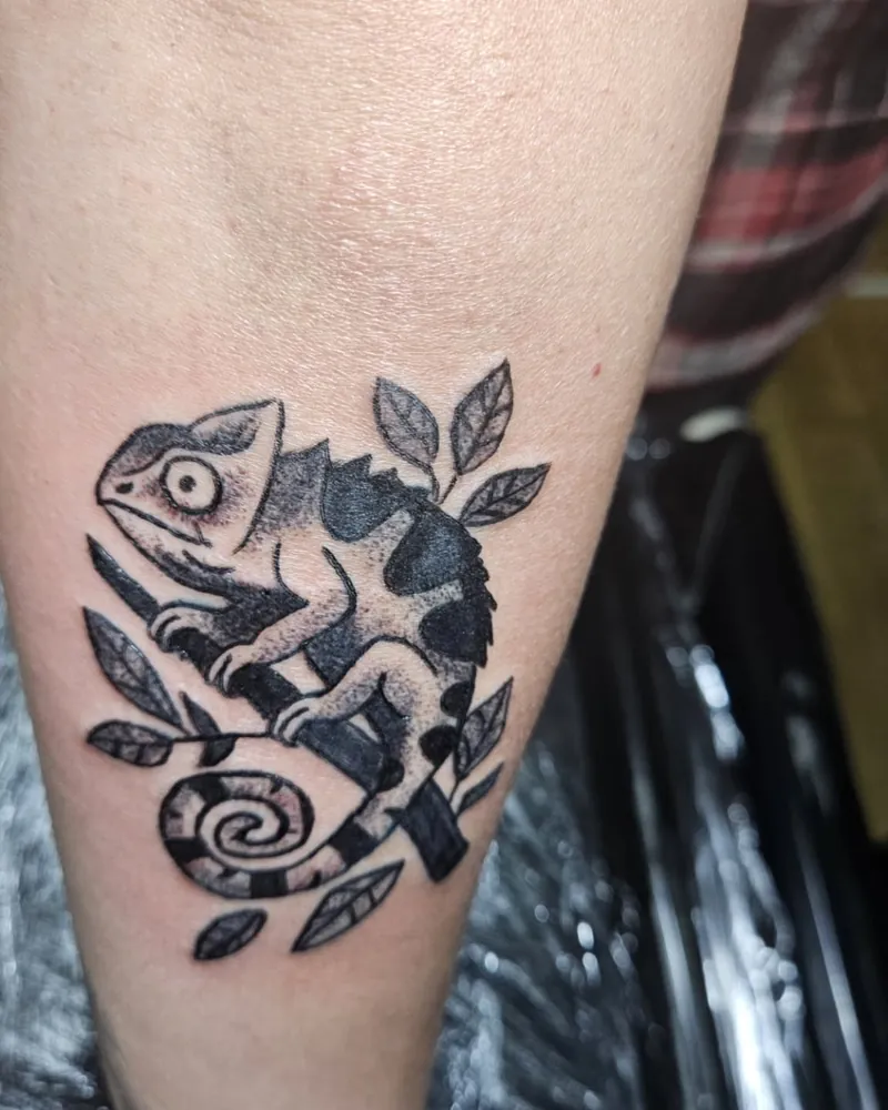 Camaleão em blackwork
