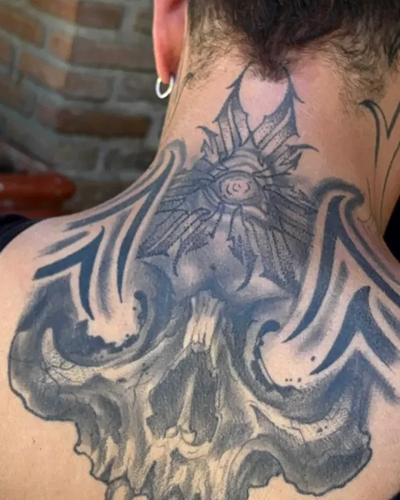 Tatuagem de Erick Ratox: Freehand, Caveira na nuca