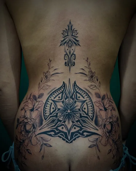 Tatuagem de Erick Ratox: Ornamental, Lombar