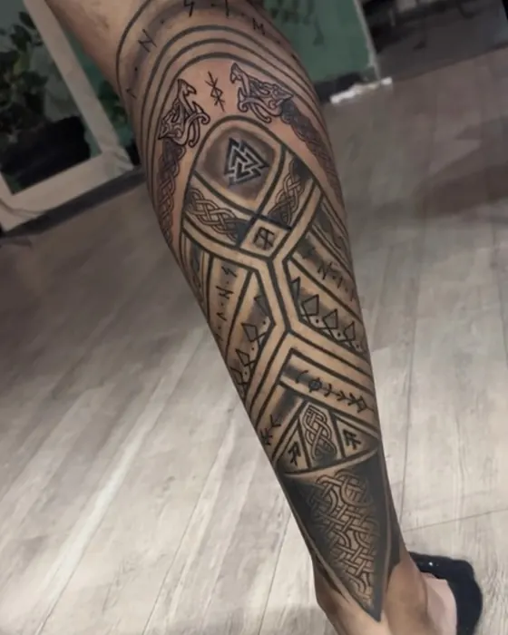 Tatuagem de Erick Ratox: Tribal, Panturrilha
