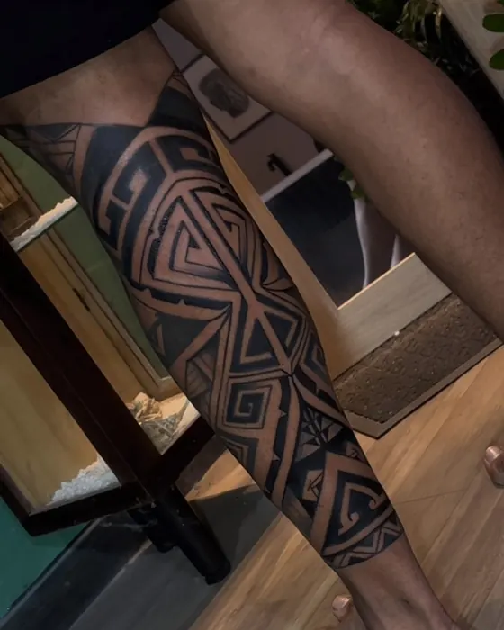 Tatuagem de Erick Ratox: Tribal, Perna