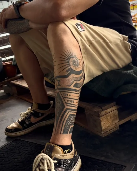 Tatuagem de Erick Ratox: Tribal, Perna