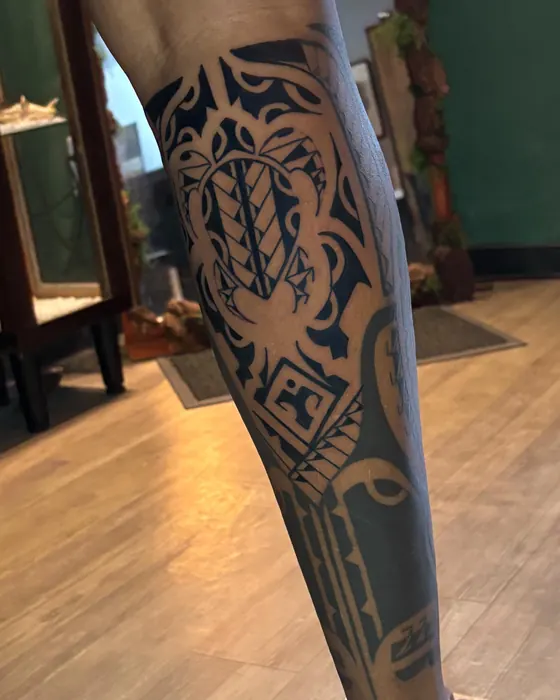 Tatuagem de Erick Ratox: Tribal, Perna
