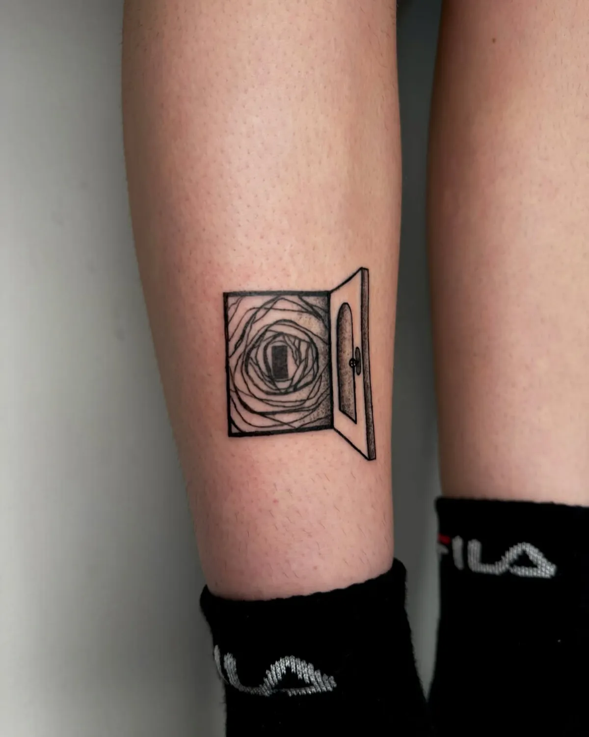 Rosa em moldura no tornozelo