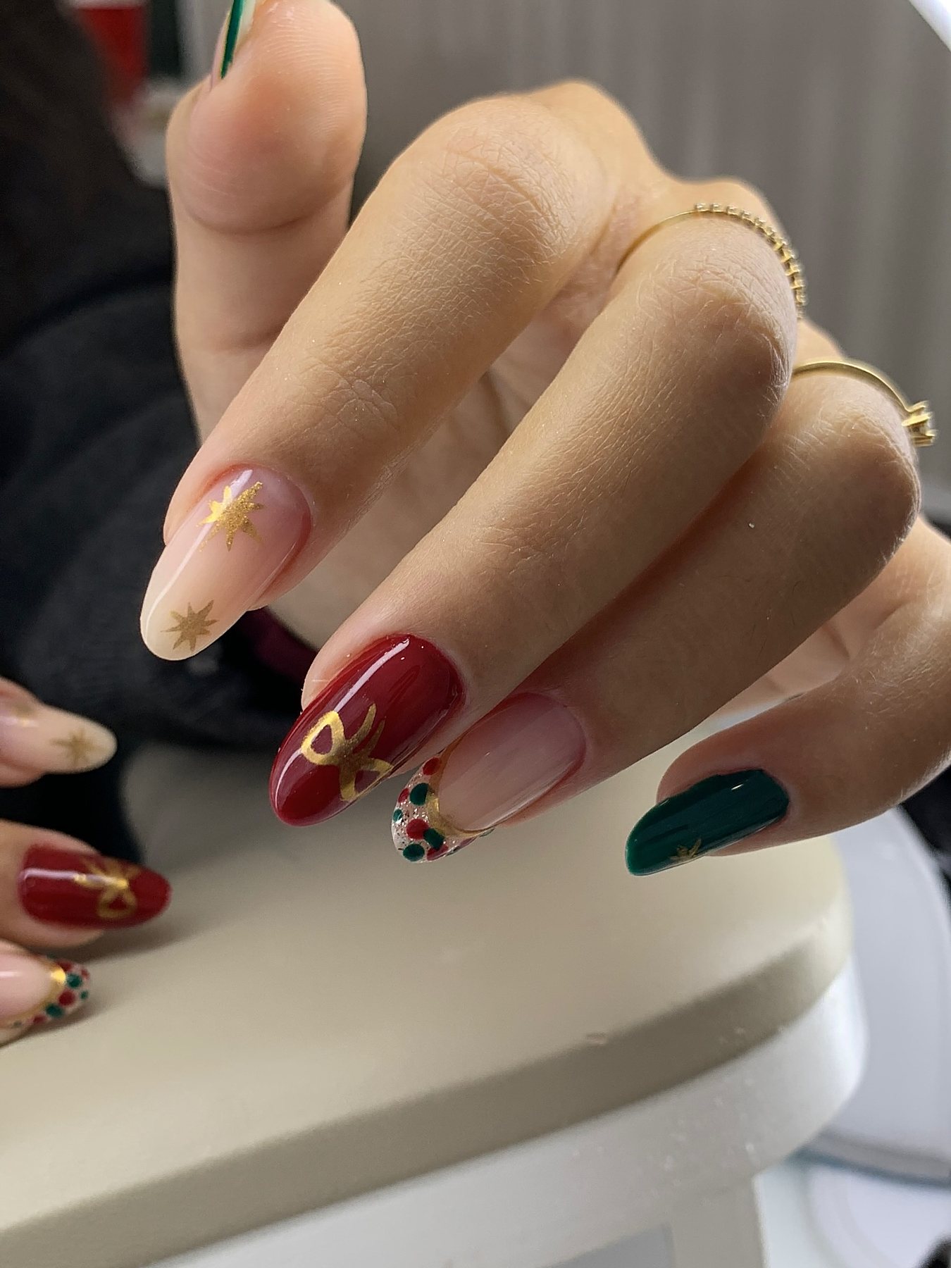 Nail Art com estrelas e laço natalício — Lenny Amorim Beauty Studio