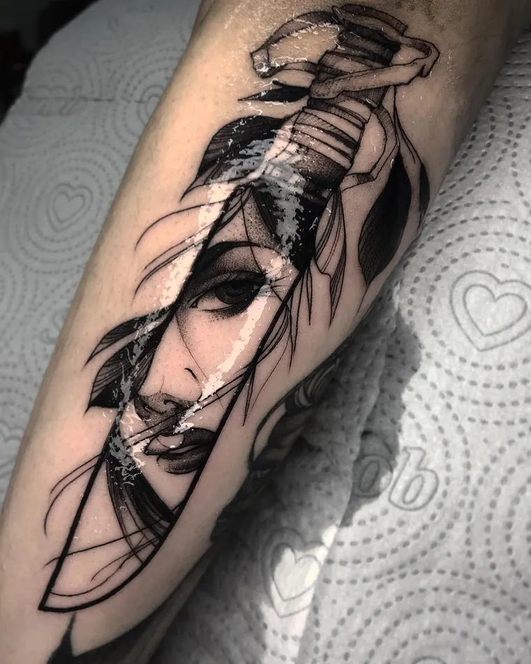Retrato fragmentado, tatuagem blackwork por Eric Cardozo