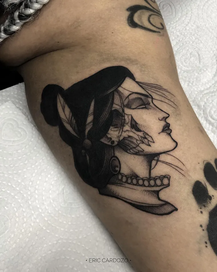 Beijo da caveira, tatuagem sketch por Eric Cardozo
