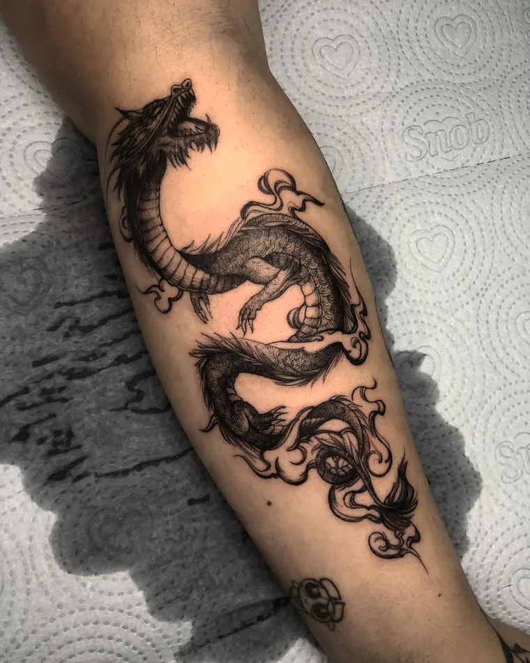 Dragão entre nuvens, tatuagem neo-oriental por Eric Cardozo